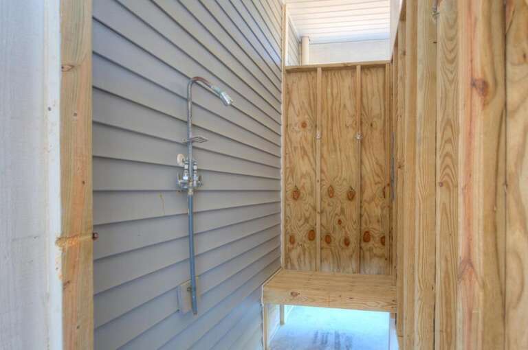 Outdoor shower
GW.5-13-25