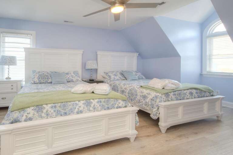 Queen + Single Bedroom 
GW.5-13-25