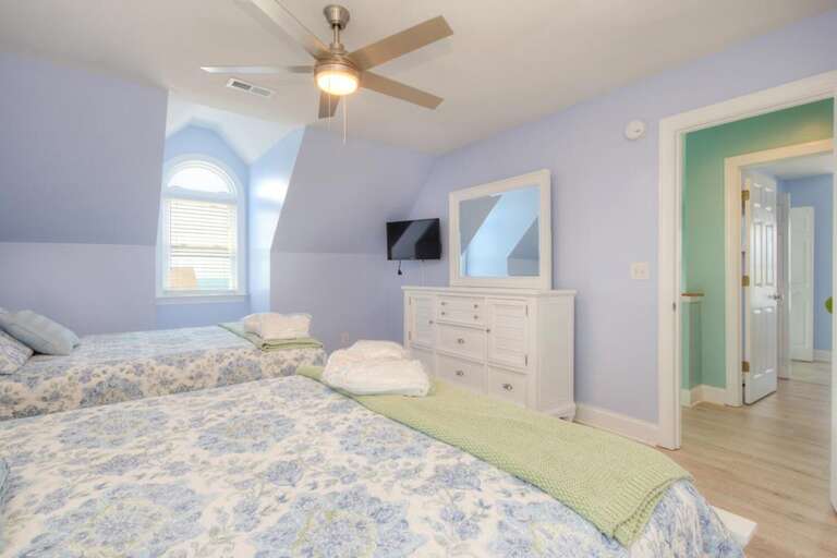 Queen + Single Bedroom 
GW.5-13-25