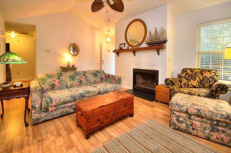 102 SE 37th St The Happy House-small-002-1-Living Room-666x442-72dpi