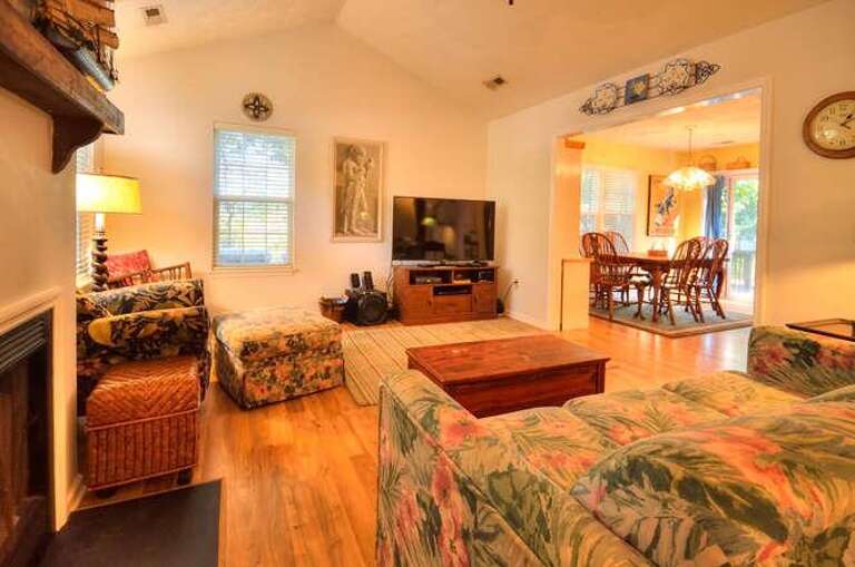 102 SE 37th St The Happy House-small-003-6-Living RoomKitchen-666x442-72dpi