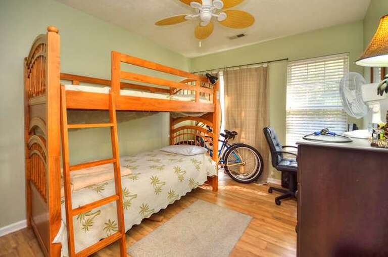 102 SE 37th St The Happy House-small-013-12-Bedroom 2-666x442-72dpi