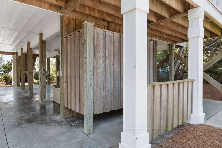 Outdoor shower
 6-10-25