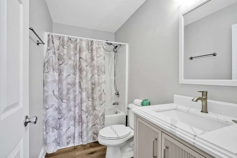 Full Bathroom with Shower/Tub
CG 6-4-25