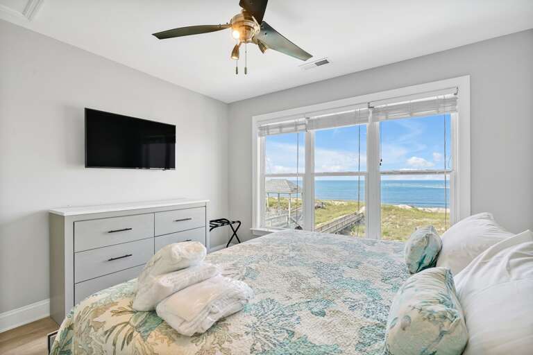 Seahorse King Bedroom with Tv and Ocean View
CG 6-4-25