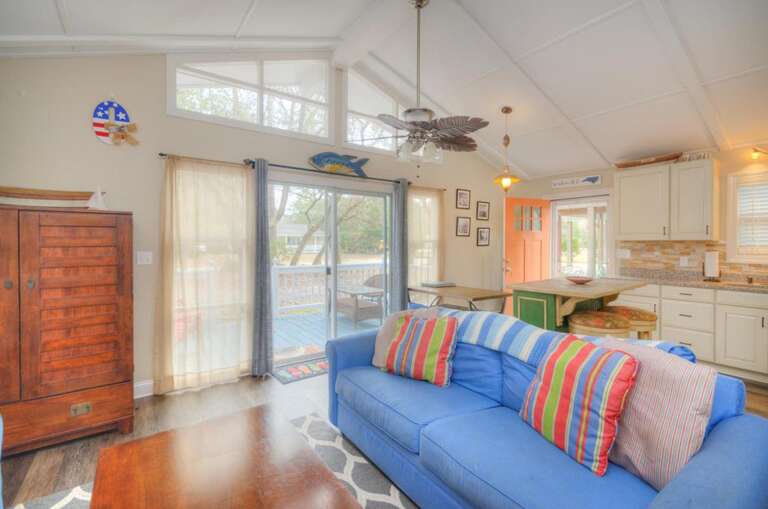 Reel Thrill 215 NE 55th St Oak-large-006-004-Living RoomKitchen-1500x995-72dpi