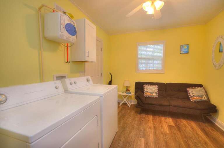Reel Thrill 215 NE 55th St Oak-large-017-001-BedroomLaundry Room-1500x995-72dpi