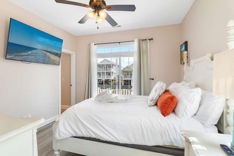 1st floor guest room