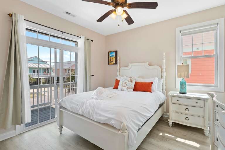 1st floor guest room