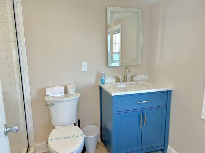 3rd floor master bathroom 2