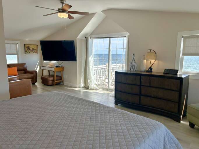 3rd floor master bedroom 2