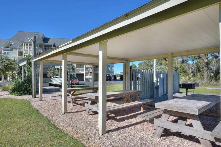 Community Picnic & Grill Area