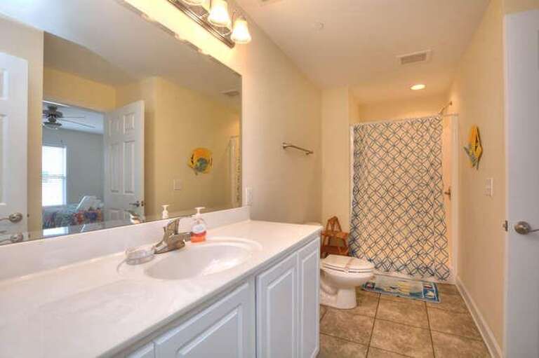 Ocean Walk 2203 105 SE 58th St-small-012-18-Bedroom 1 Bathroom-666x444-72dpi