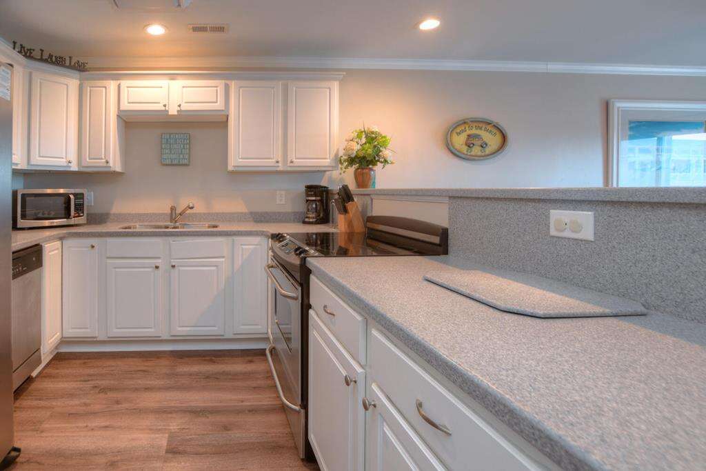 Ocean Walk 5203 Beautiful 2 Bedroom Condo Oak Island, NC Sleeps 6