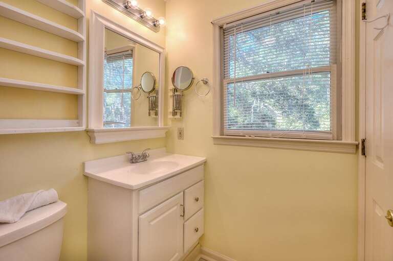 Full bathroom with shower/tub
GW 9.13.23