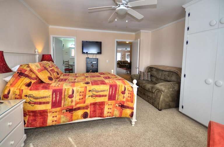 205 Norton St Pier View Oak-large-009-009-Master Bedroom-1500x982-72dpi