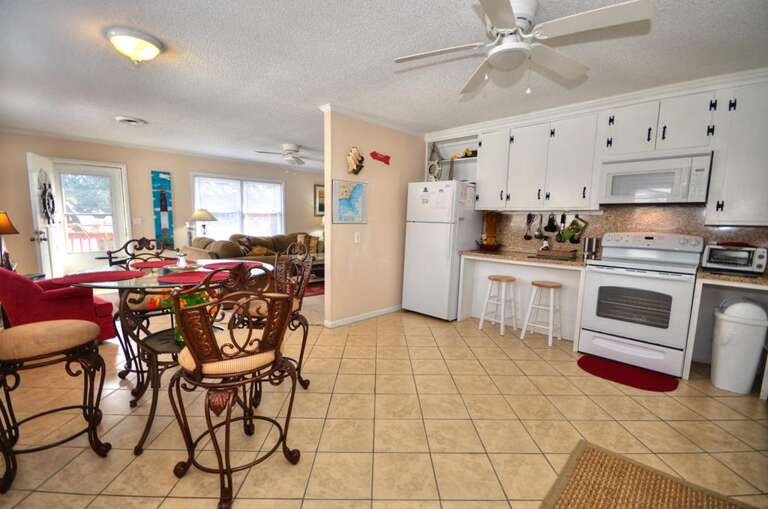 205 Norton St Pier View Oak-large-006-006-KitchenEating Area-1500x993-72dpi