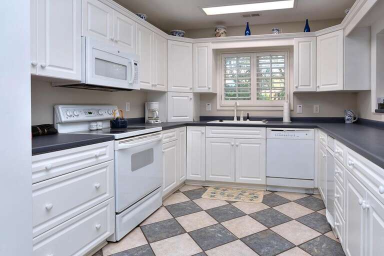 Stonesthrow 8601 E Oak Island-large-011-030-DSC 6396 7 8 Enhancer-1500x1000-72dpi