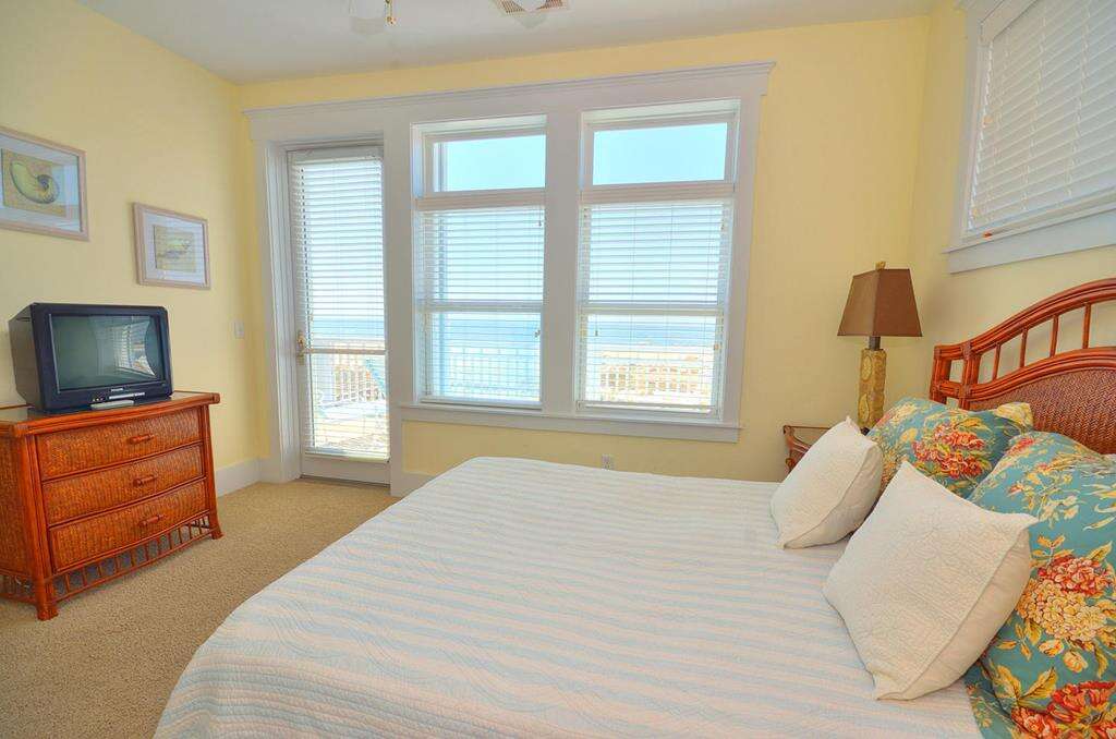 Tar Heel Haven Oak Island, NC 7 Bedrooms Sleeps 19 Find Rentals