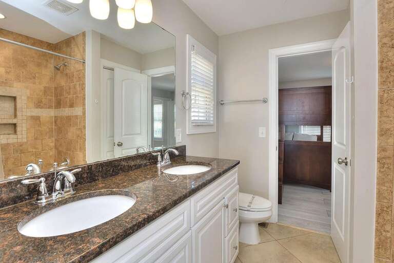 Full Bathroom 2 Vanity