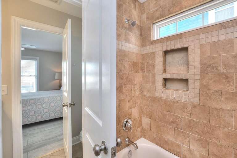 Full Bathroom Shower/Tub