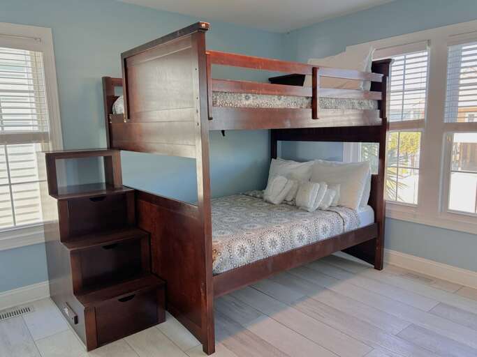 Bunkbed Full over Full
JR 12/12/24
