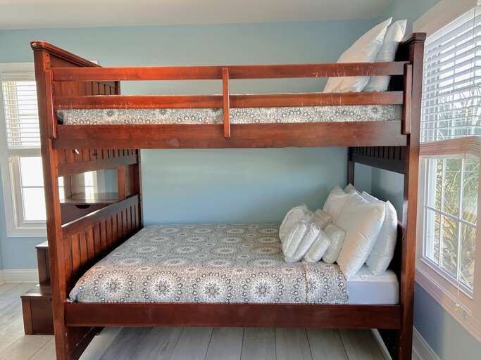Bunkbed Room Full over Full
JR 12/12/24