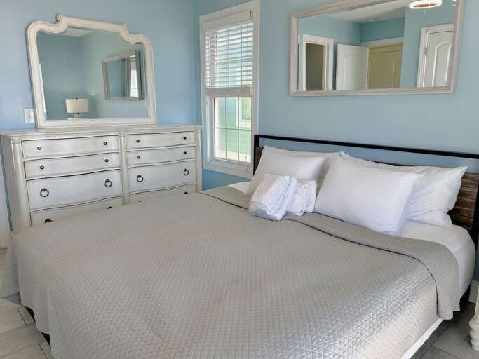 King Bedroom Dresser
JR 12/12/24