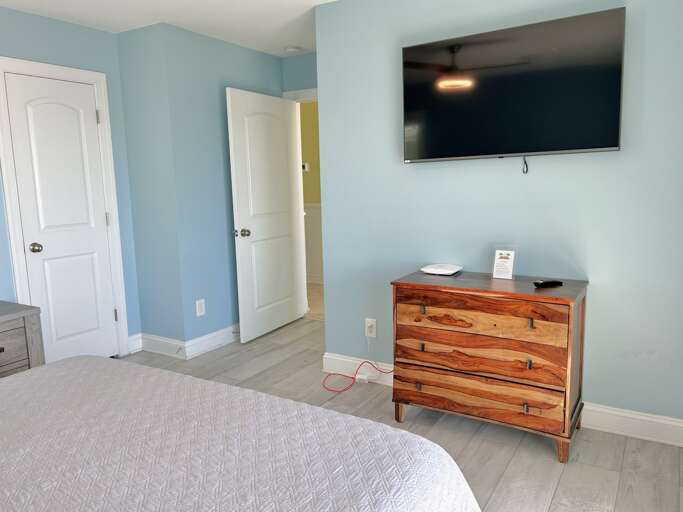 King Bedroom TV
JR 12/12/24