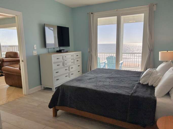 Master King Bedroom Ocean View
JR 12/12/24