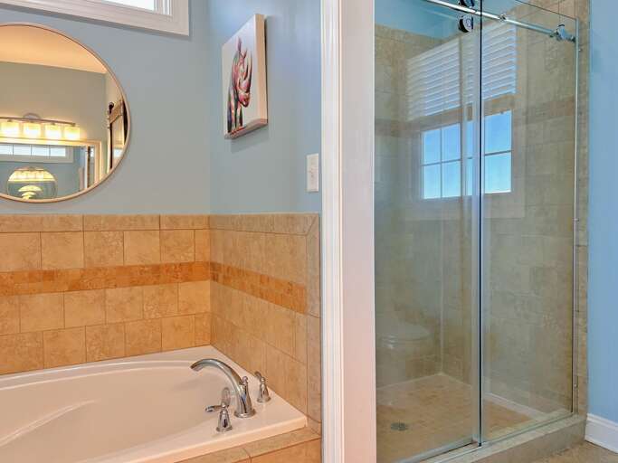 Master King Bedroom Tub & Shower
JR 12/12/24