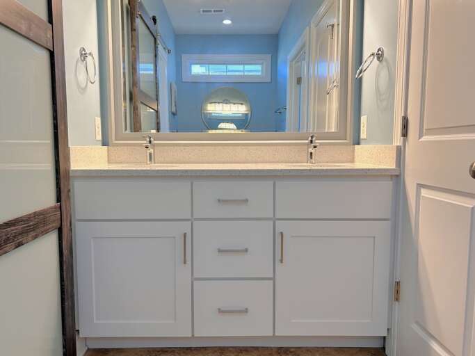 Master King Bedroom Vanity
JR 12/12/24