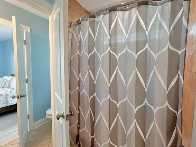 Jack & Jill Bath - BR 1 & 2