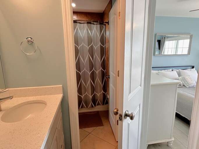 Jack & Jill Bath - BR 1 & 2