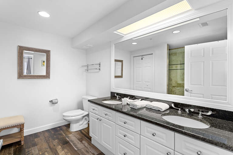 Westwinds 4758 Master Bathroom