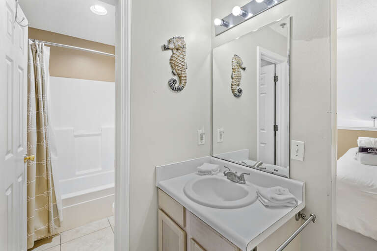 23-Windancer-409-Guest-Bath