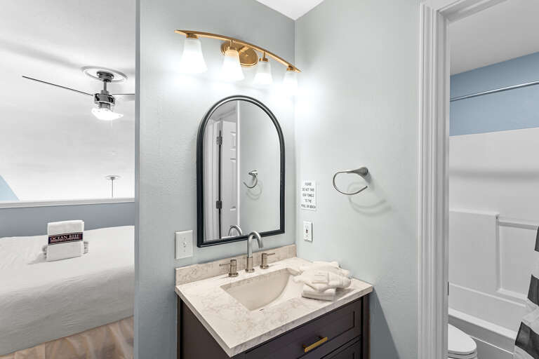 Windancer 410 Guest Bathroom