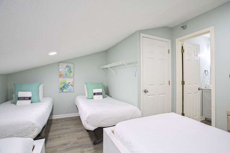 21-Windancer-411-Bedroom-Alt