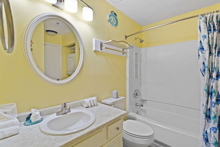 23-Commodores-Retreat-204-Bathroom