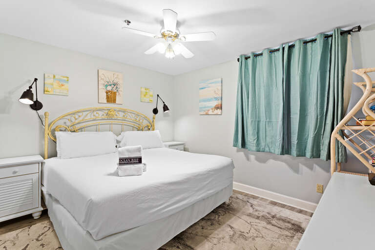 23-Commodores-Retreat-204-Bedroom