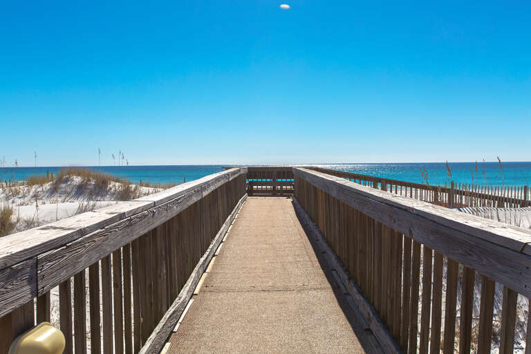 Commodores-Retreat-Beach-Boardwalk