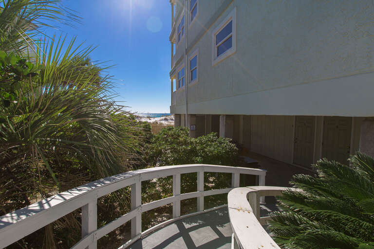 Commodores-Retreat-Beach-Path