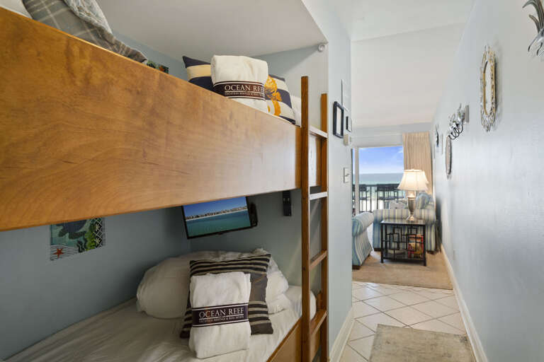 22-Commodores-Retreat-206-Bunks