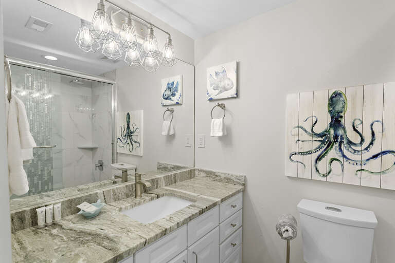 24-Pelican-Place-Guest-Bath-2