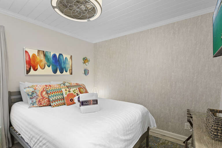 24-Pelican-Place-Guest-Bedroom-2