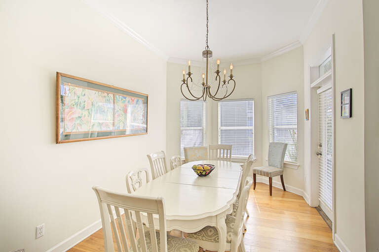 21-Sandy-By-The-Sea-Dining