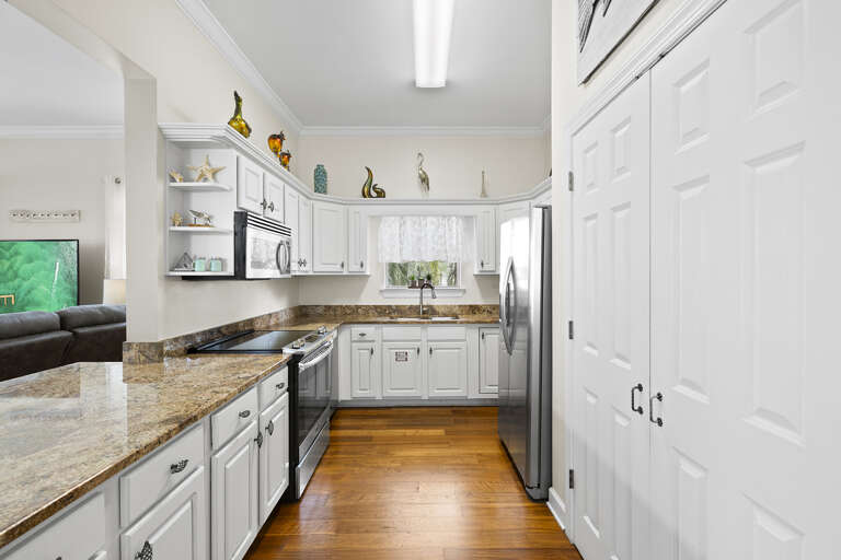 Sandy By The Sea Kitchen