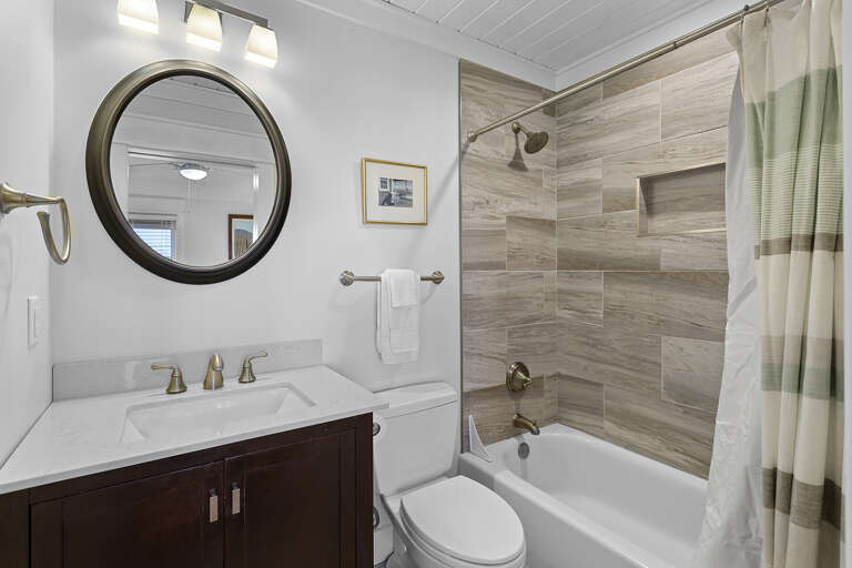 24-Sea-Haunts-3A-Bathroom