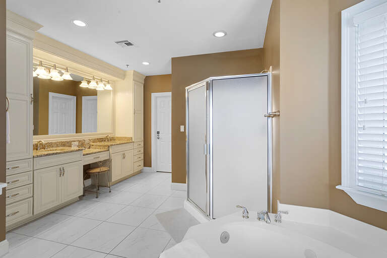 07-Empress-704-Primary-Bathroom