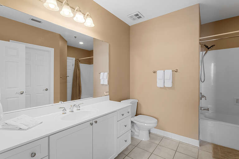 09-Empress-704-Guest-Bathroom 09-Empress-704-Guest-Bathroom